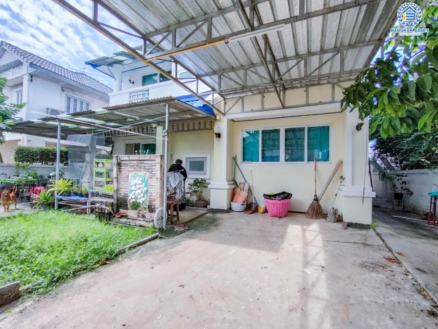 *****บ้านเดี่ยวมือสองย่านนนทบุรี ม.จิรกานต์1 บางบัวทอง-ไทรน้อย บนเนื้อที่จัดเต็ม 50.6 ตร.ว. ฟังก์ชัน 4 ห้องนอน 2 ห้องน้ำ 1 ที่จอดรถ บ้านสวย พร้อมเข้าอยู่ แถมฟรี! 2 เครื่องปรับอากาศ 1 เครื่องทำน้ำอุ่น บนทำเลเดินทางสะดวก ใกล้เซ็นทรัลเวสต์เกต, ทางด่วน "ศรีรัช" และรถไฟฟ้า "สถานีคลองบางไผ่"